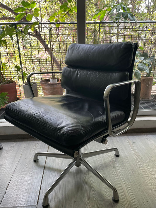 Eames Soft Pad EA 434 Chair           Herman Miller