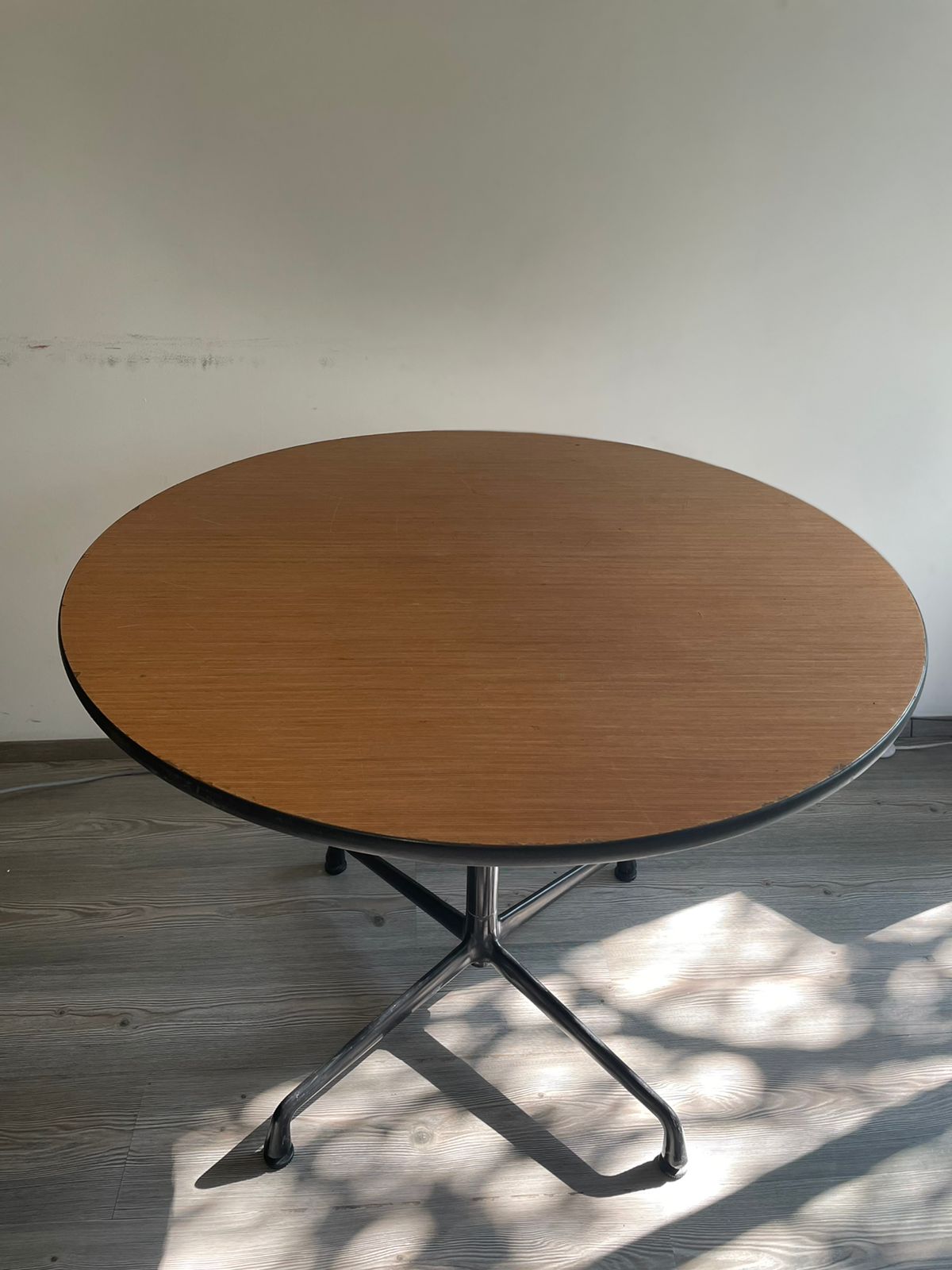 Eames Round Universal Base Dining & Work Table      Herman Miller