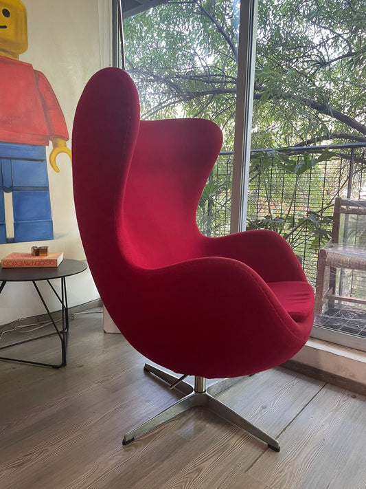 Egg Chair      Arne Jacobsen      Replica