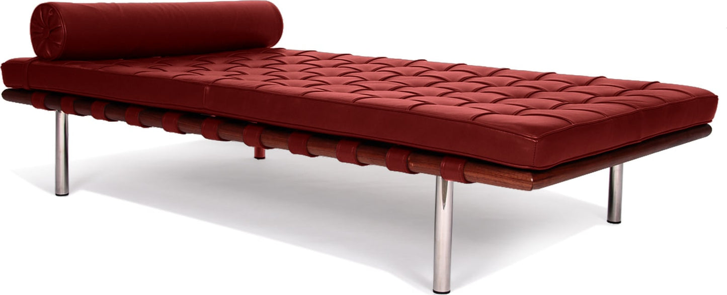 Barcelona Couch      Mies Van Der Rohe    Knoll