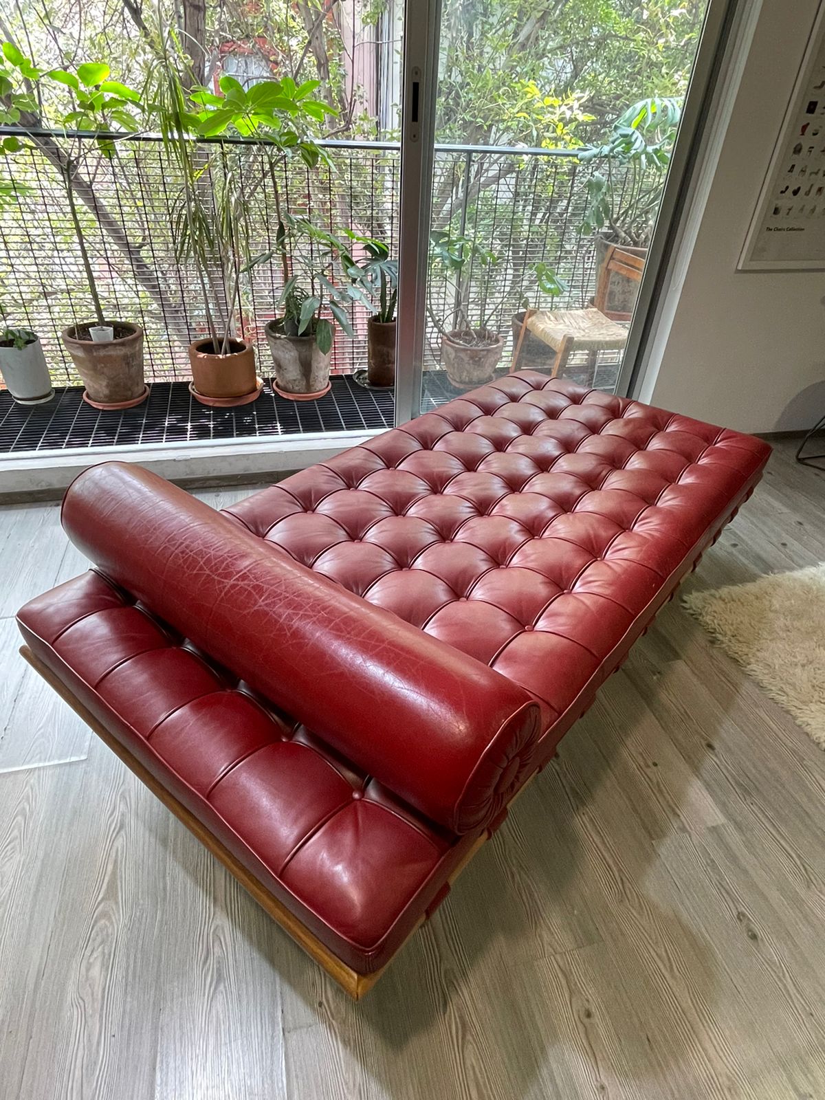 Barcelona Couch      Mies Van Der Rohe    Knoll