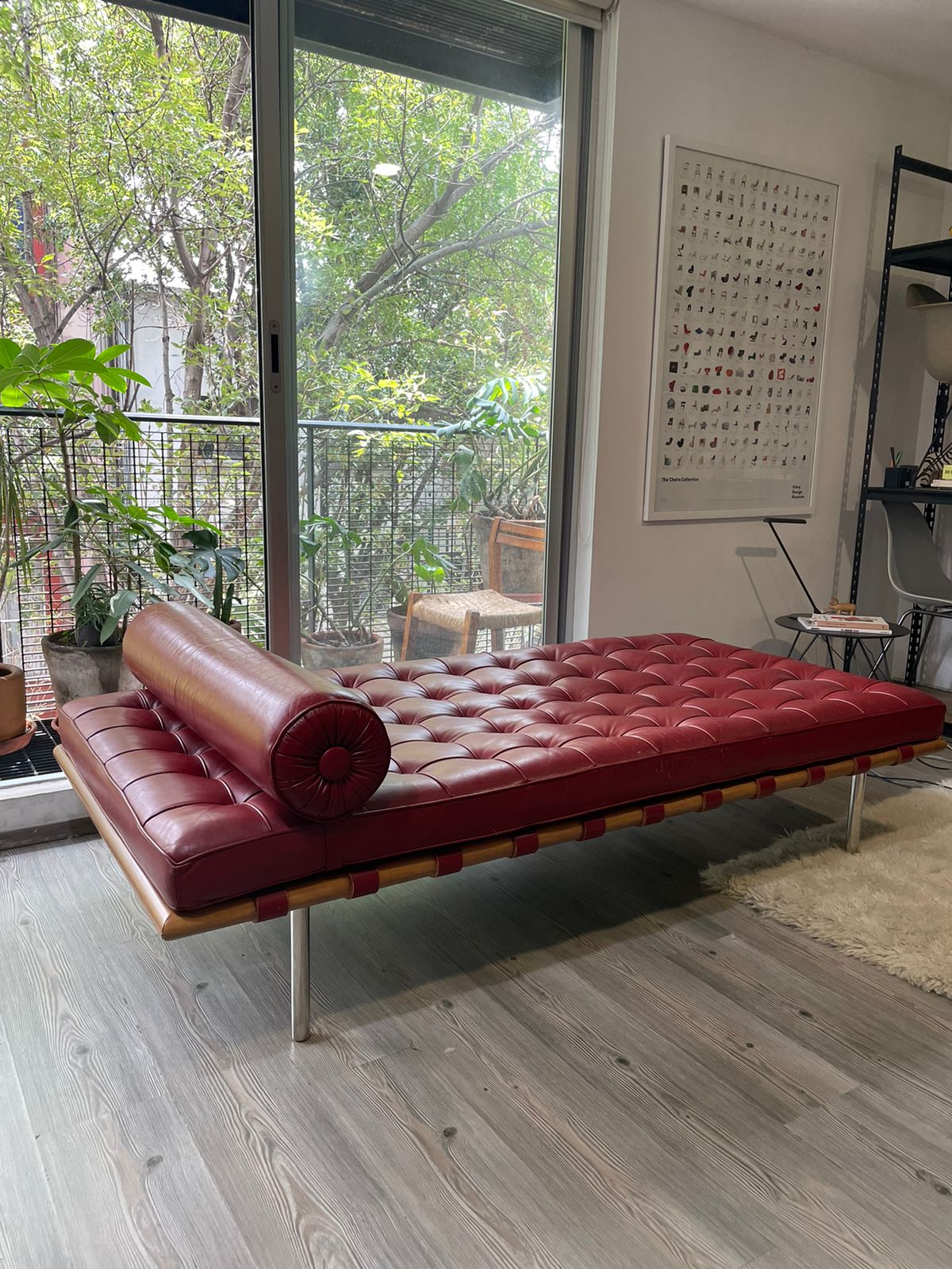 Barcelona Couch      Mies Van Der Rohe    Knoll