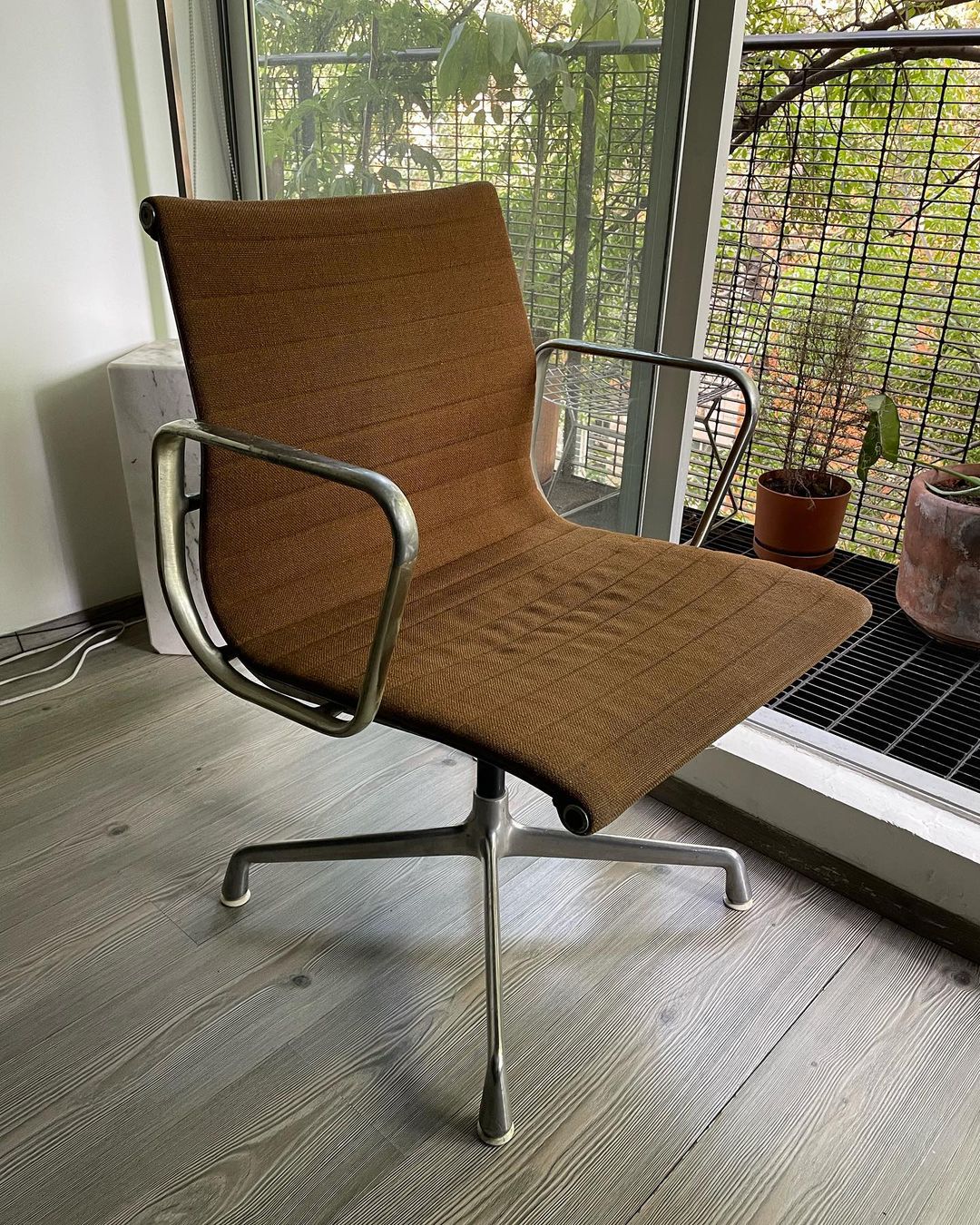 EA108 Eames - Armchair Herman Miller